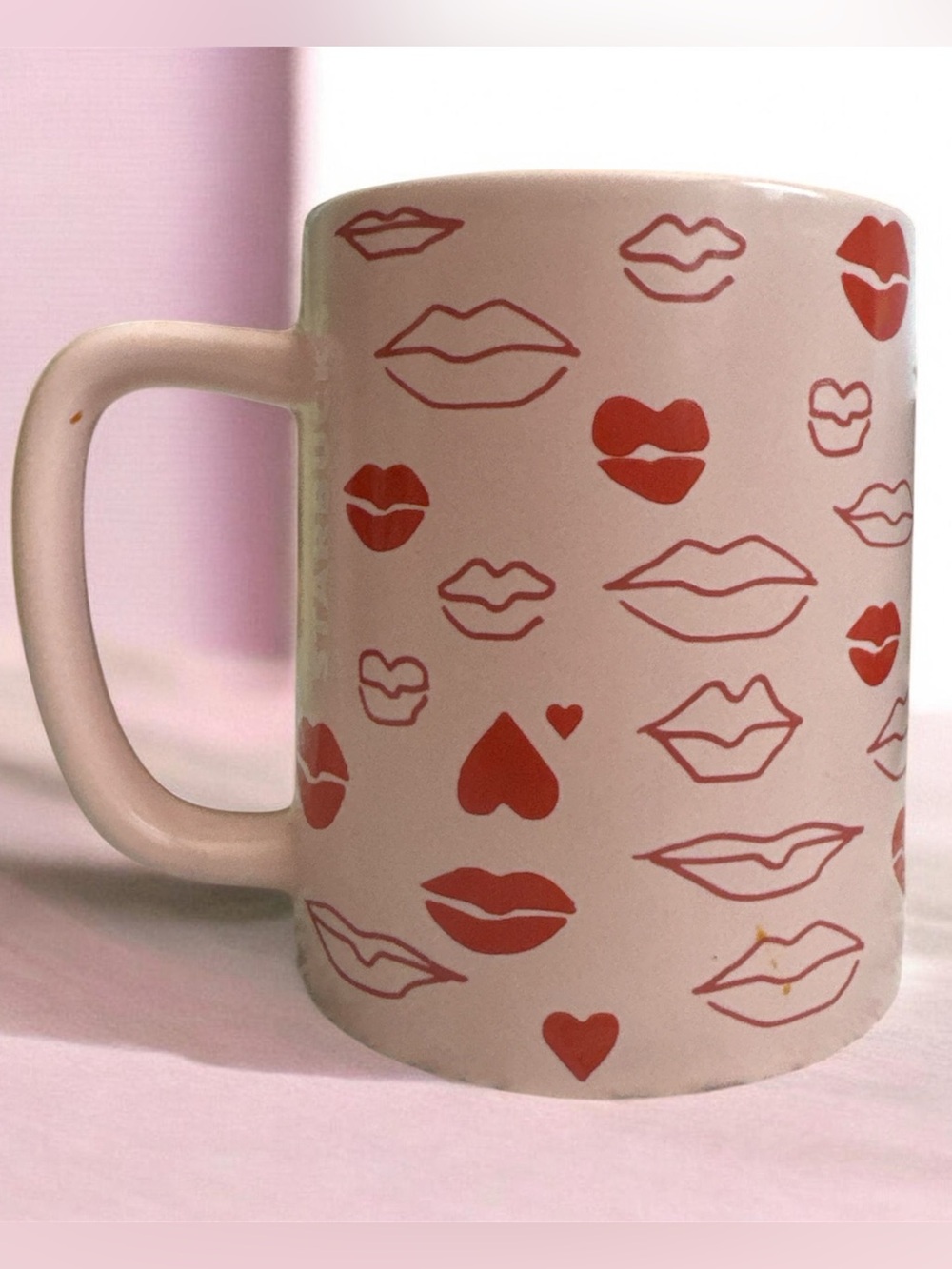 Starbucks 2020 "Kissy Lips & Hearts" ceramic mug.